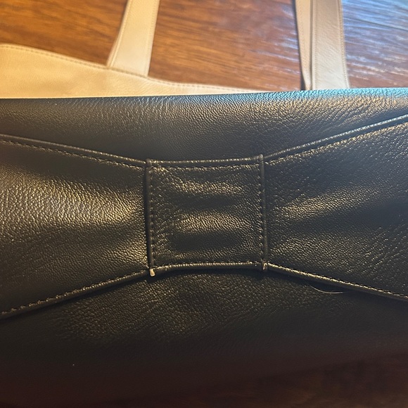 Kate Spade New York
Leather Tote - Picture 10 of 12